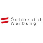 Logo mit zwei roten Pinselstrichen, "Österreich Werbung" in schwarz, als Symbol für Wirtschaftskooperationen.