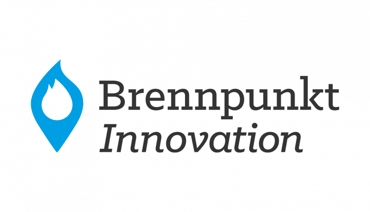 Logo mit einem blauen Flammensymbol und dem Text Brennpunkt Innovation auf hellem Hintergrund.